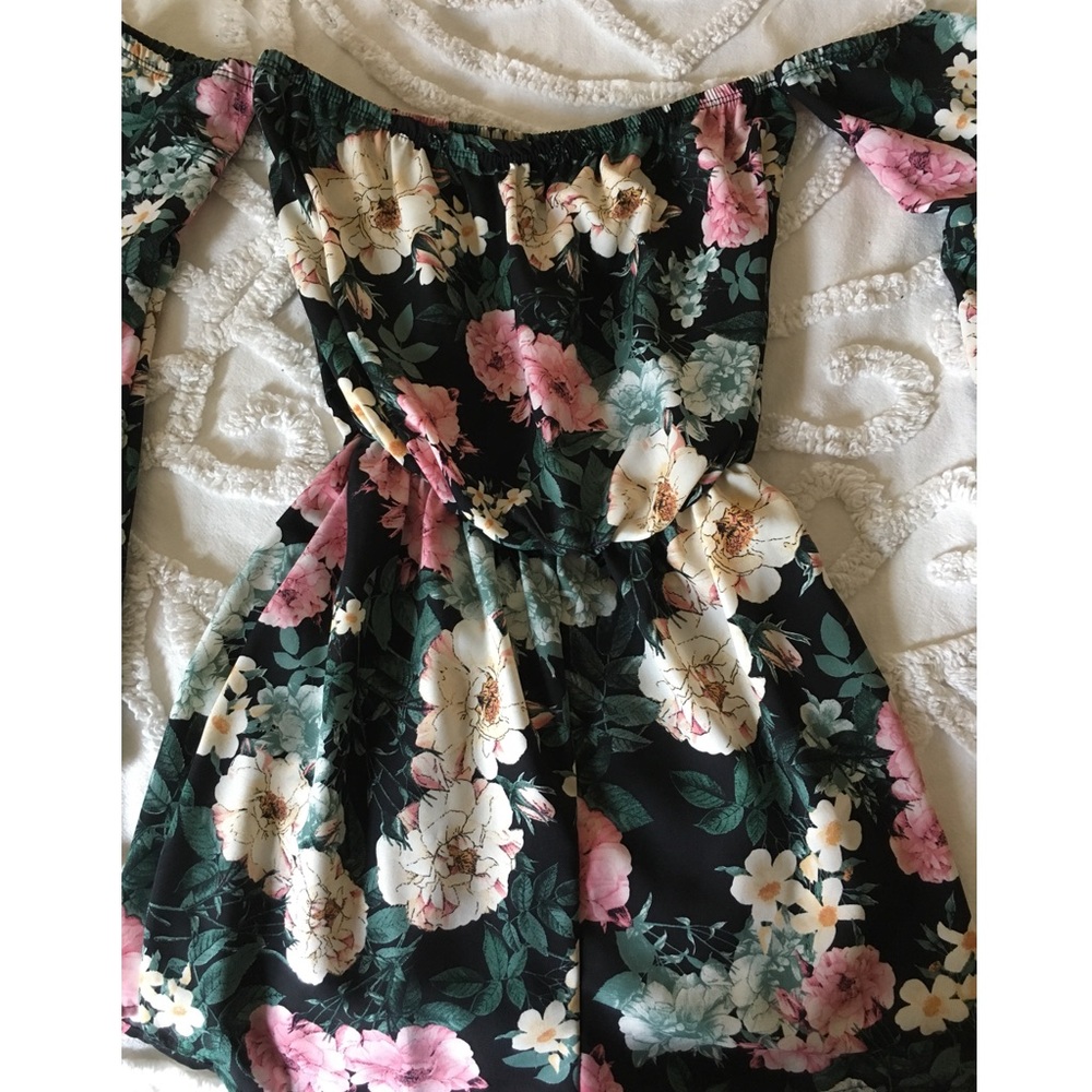 Floral strapless and off the shoulder romper! 🌸